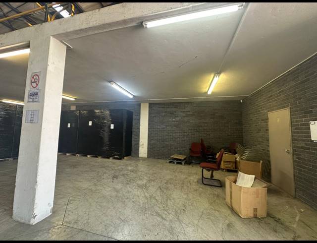 1,700M² WAREHOUSE TO LET IN SPARTAN